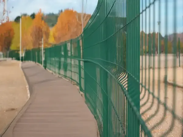 Which Fence Parameters Affect Wind Resistance?