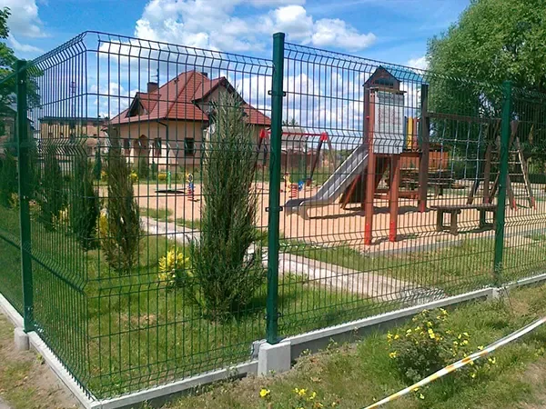 How to Install Wire Mesh Fencing on Slopes and Uneven Ground